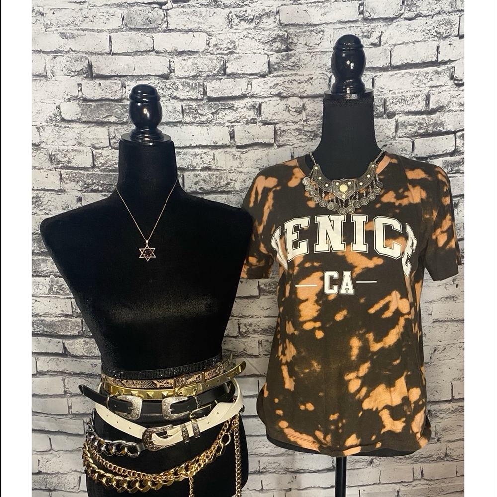 Xs “extra small” Hollister graphic Venice splatter bleach tee.